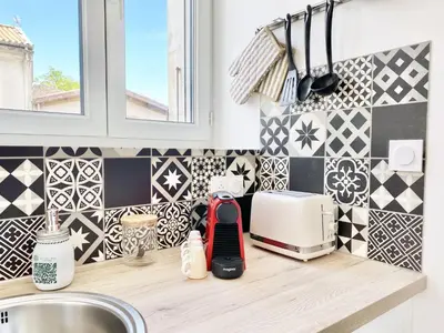 Cuisine ou kitchenette dans l'établissement Apartment Wohnung in Rochefort mit Garten und Terrasse by Interhome