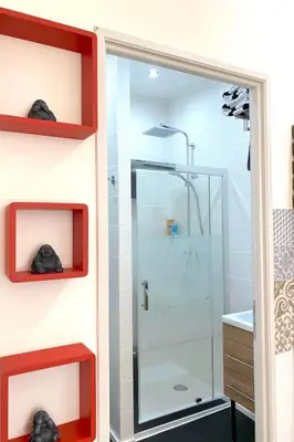 Salle de bains dans l'établissement Apartment in Rochefort mit Garten und Terrasse by Interhome