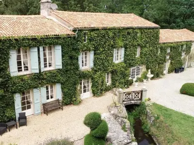 Jardin de l'établissement Holiday Home Le Petit Moulin - Feriendomizil mit beheiztem Pool by Interhome