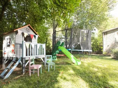 Aire de jeux pour enfants de l'établissement Holiday Home Le Petit Moulin - Feriendomizil mit beheiztem Pool by Interhome