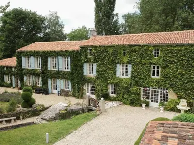Jardin de l'établissement Holiday Home Le Petit Moulin - Feriendomizil mit beheiztem Pool by Interhome
