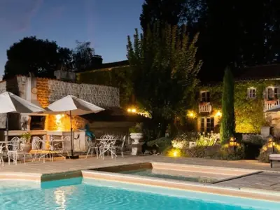 Piscine de l'établissement Holiday Home Le Petit Moulin - Feriendomizil mit beheiztem Pool by Interhome ou située à proximité