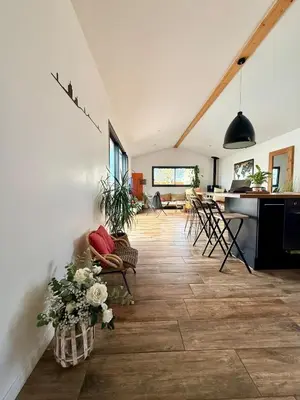 Télévision ou salle de divertissement dans l'établissement Maison Soleya - Piscine privée