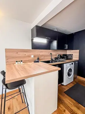 Cuisine ou kitchenette dans l'établissement Saint Nico Captain 5 min to Port, Train Station &