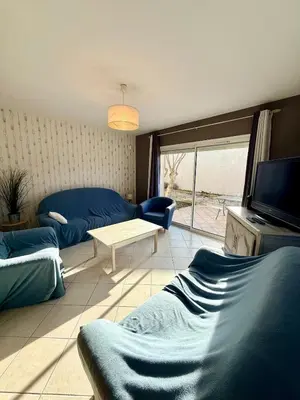 Coin salon dans l'établissement La Maison des Bains - Piscine intérieure privée