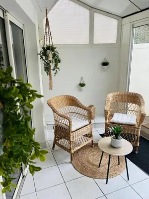 Coin salon dans l'établissement Le Liseo - Terrasse, véranda au cœur du centre ville