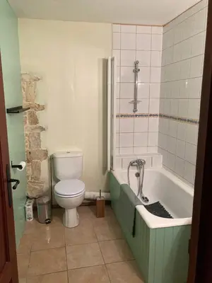 Salle de bains dans l'établissement La maisonnette de la venelle