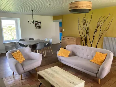 Coin salon dans l'établissement La maison du plessis