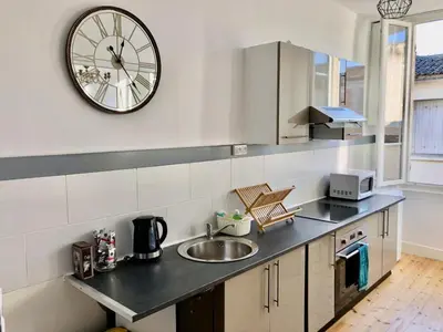 Cuisine ou kitchenette dans l'établissement Centre ville 38 Maréchaux