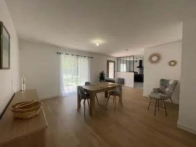 Télévision ou salle de divertissement dans l'établissement La Dinière - Calme - Jardin - 15mn du Futuroscope