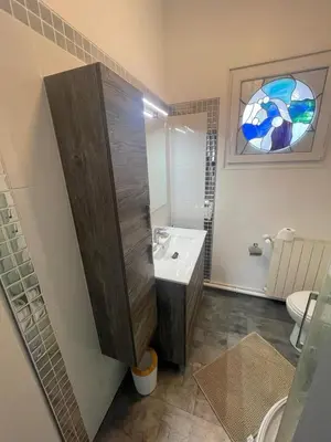 Salle de bains dans l'établissement Itzala – Bord de Mer et Centre-Ville