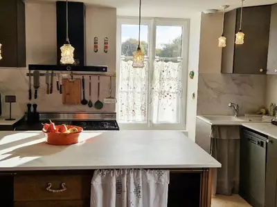 Cuisine ou kitchenette dans l'établissement House And Playful Barn