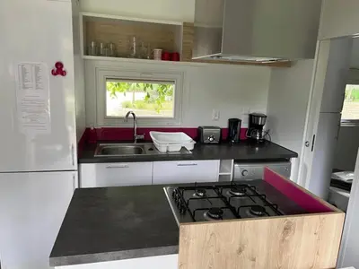 Cuisine ou kitchenette dans l'établissement Camping 3 étoiles - Piscine - ccbfa0c