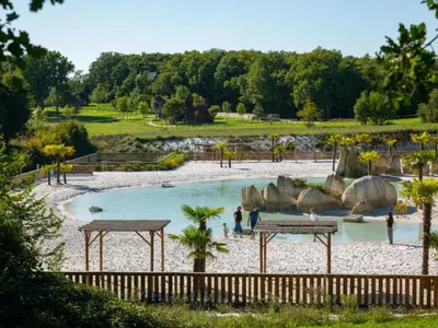 Piscine de l'établissement Chalet spacieux avec terrasse pour 8 personnes - API-1-52-1342 ou située à proximité