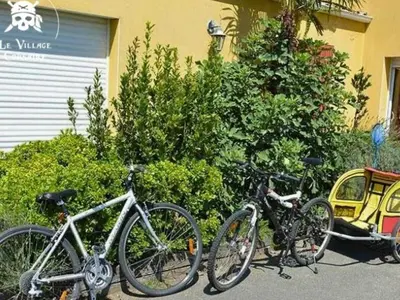 Vélo sur le terrain de l'établissement Mobil-home 24m² avec Terrasse - 2 Chambres, 6 Pers. - API-1-52-1633 ou dans les environs