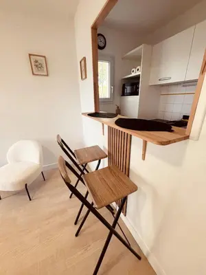Cuisine ou kitchenette dans l'établissement Charming new studio