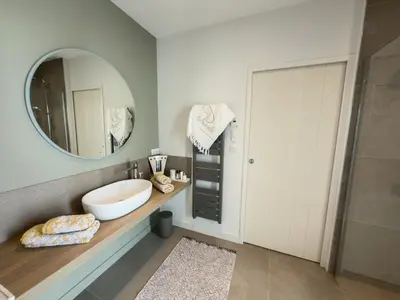 Salle de bains dans l'établissement Villa Cobalt - Pool & Rooftop Sea View