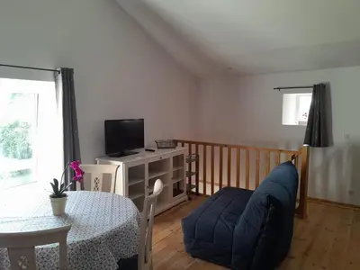Télévision ou salle de divertissement dans l'établissement 35 m2 independent studio