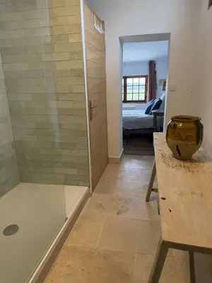 Salle de bains dans l'établissement La Providence Elegant 5 bedroom stone house with private pool