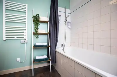 Salle de bains dans l'établissement Le Duplex de Merciers Coeur de ville