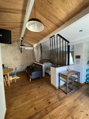 Coin salon dans l'établissement Maison en pierres, calme et authenticité vendéenne