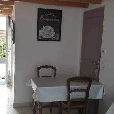 Maisonnette avec terrasse et place de parking