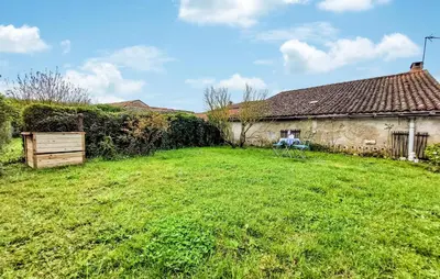 Jardin de l'établissement Charmante Maison Au Calme