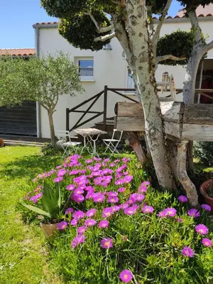 Jardin de l'établissement Studio Sérénité Marine