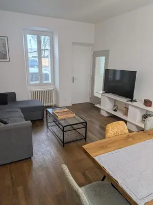 Télévision ou salle de divertissement dans l'établissement Maison cosy 3 chambres - Quartier des Dunes