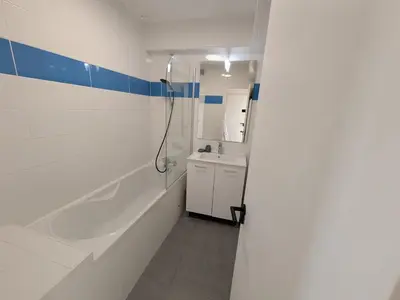 Salle de bains dans l'établissement T4 Hyper Centre agreable et lumineux