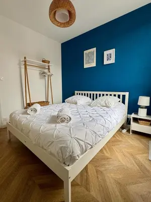 Un ou plusieurs lits dans un hébergement de l'établissement Appartement de Charme T3 Hyper centre Rochelais