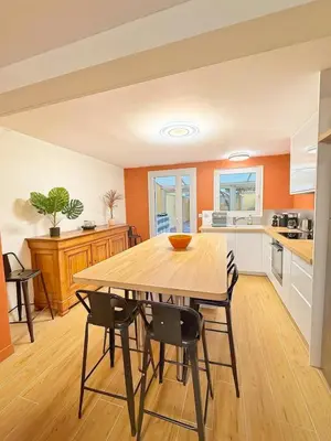 Cuisine ou kitchenette dans l'établissement Maison Magnolia Jardin & terrasse proche centre