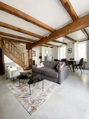 Coin salon dans l'établissement Maison rénovée 2022, Patio et garage Centre LR !