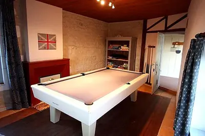Billard dans l'établissement Mortafond-L'Échappée Douce, Charming Rural Retreat