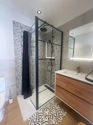 Salle de bains dans l'établissement Maison en pierre