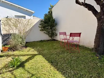 Jardin de l'établissement Escapade Océane aux portes de La Rochelle
