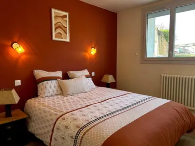 Un ou plusieurs lits dans un hébergement de l'établissement PARTHENAY, Maison 3 chambres, 8 voyageurs
