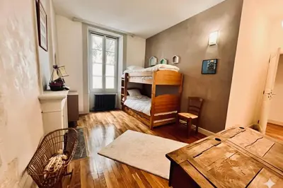 Un ou plusieurs lits dans un hébergement de l'établissement Bel appartement au coeur de La Rochelle