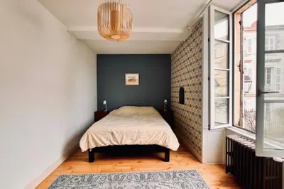 Un ou plusieurs lits dans un hébergement de l'établissement Bel appartement au coeur de La Rochelle