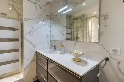 Salle de bains dans l'établissement APPA CHEV La Baule - Douceur de vivre