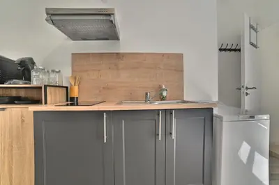 Cuisine ou kitchenette dans l'établissement Ave César - Appartement Gallo-Romain en Hypercentre, Fibre, Tv 4K
