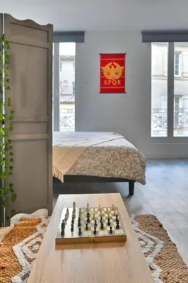 Un ou plusieurs lits dans un hébergement de l'établissement Ave César - Appartement Gallo-Romain en Hypercentre, Fibre, Tv 4K