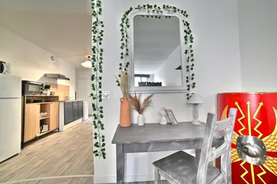 Cuisine ou kitchenette dans l'établissement Ave César - Appartement Gallo-Romain en Hypercentre, Fibre, Tv 4K