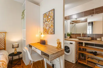 Cuisine ou kitchenette dans l'établissement Jungle Saintaise - Appartement, Hypercentre, Fibre, Tv 4K, Parking Privé Payant