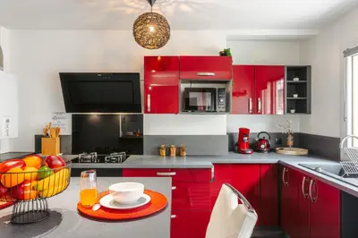 Cuisine ou kitchenette dans l'établissement Jungle Saintaise - Appartement, Hypercentre, Fibre, Tv 4K, Parking Privé Payant