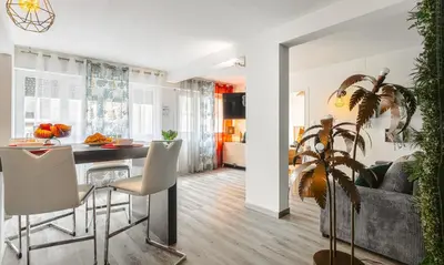 Coin salon dans l'établissement Jungle Saintaise - Appartement, Hypercentre, Fibre, Tv 4K, Parking Privé Payant