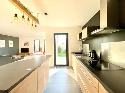 Cuisine ou kitchenette dans l'établissement La Maison des Oiseaux