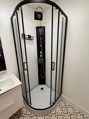 Salle de bains dans l'établissement Appartement Neuf 4P - Terrasse - Parking