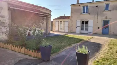 Jardin de l'établissement Gîte 3 étoiles aux portes du Marais Poitevin
