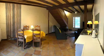 Coin salon dans l'établissement Logement calme avec parking gratuit - proche Angouleme